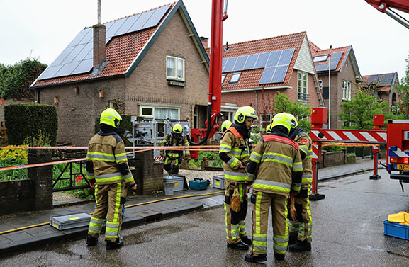 Schoorsteenbrand in een pijp van asbest in Geldermalsen