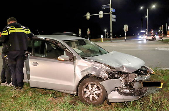 Veel schade bij botsing op de N327 in Geldermalsen