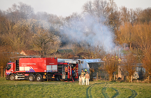 Brand met veel rookontwikkeling aan Beusichemse dijk