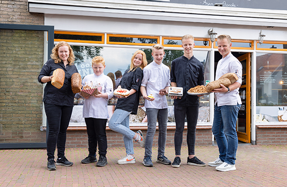 Bakker maakt slagroomschnitte van 20 meter voor 20-jarig jubileum