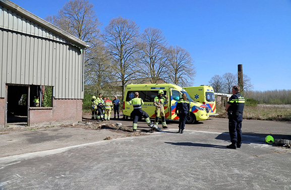 Jongen raakt zwaargewond na val door dak oude steenfabriek