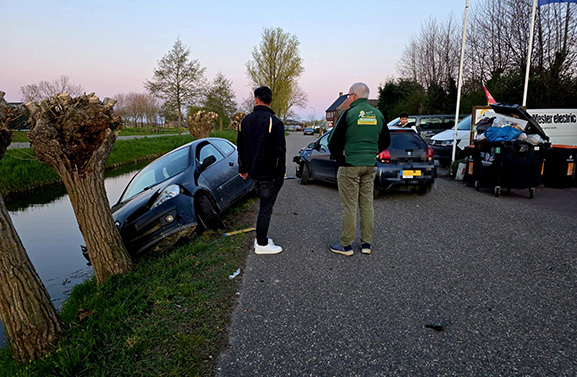 Botsing tussen twee personenauto's
