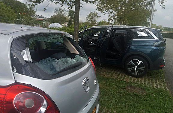 21 auto’s vernield, burgemeester spreekt van ‘puur zinloos vandalisme’