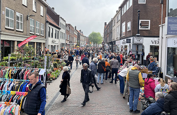 Koningsdag in de regio: Oranjegezind feest onder een stralende zon