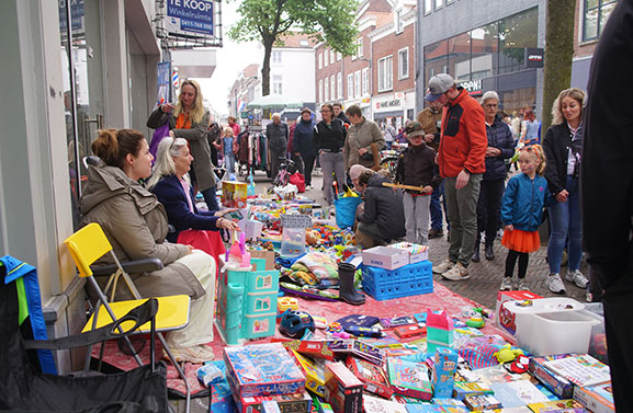 Koningsdag in de regio: Oranjegezind feest onder een stralende zon