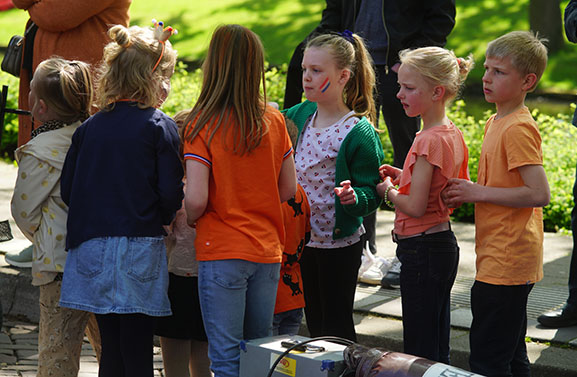 Koningsdag in de regio: Oranjegezind feest onder een stralende zon