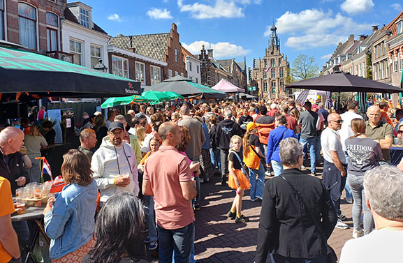 Koningsdag in de regio: Oranjegezind feest onder een stralende zon