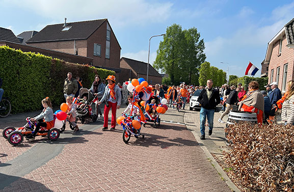 Koningsdag in de regio: Oranjegezind feest onder een stralende zon