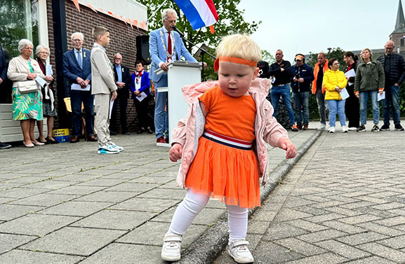 Koningsdag in de regio: Oranjegezind feest onder een stralende zon