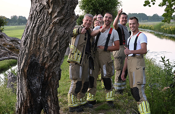Moeilijk te bestrijden boombrand in Lexmond