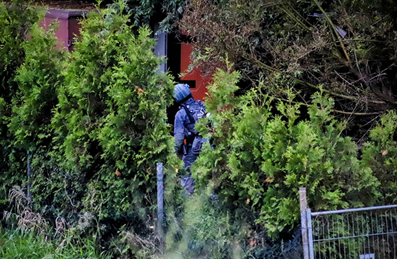 Speciale politie-eenheid doet in inval in Ingen