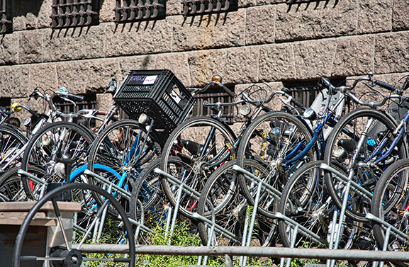 Gemeente start opruimactie fietsen bij station