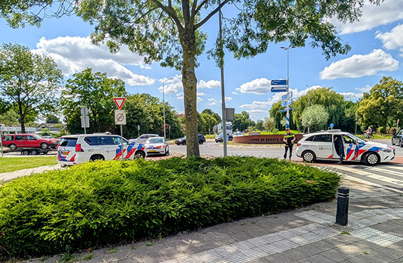 Oudere vrouw naar ziekenhuis na aanrijding op Nieuwe Tielseweg