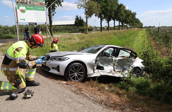 Twee zwaargewonden bij aanrijding Tielseweg