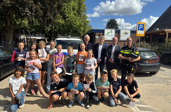 Leerlingen van groep 7 en 8 controleerden bestuurders op snelheid