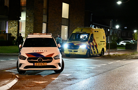 Scooterrijder onderuit op kruising