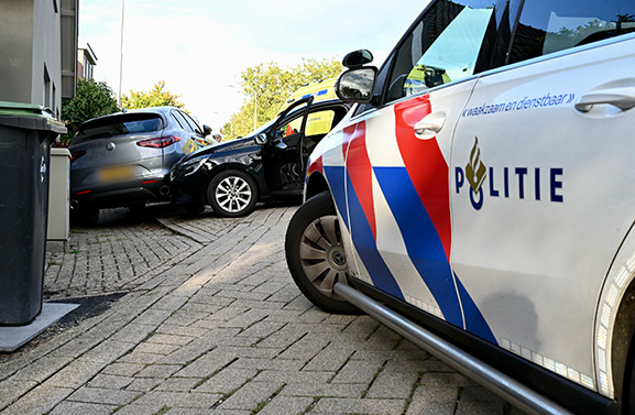 Auto botst op stilstaand voertuig op Havendijk