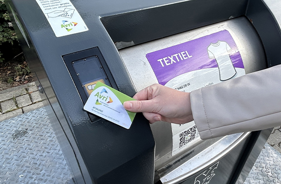 Vanaf 1 oktober alleen toegang tot textielcontainers met afvalpas
