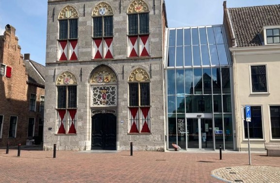 Nieuwe leibedekking stadhuis Vianen