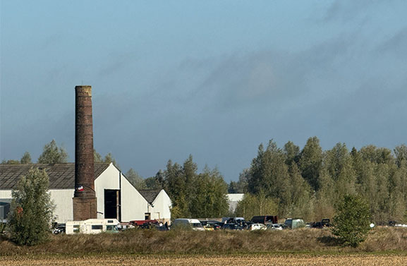Update | Illegale rave in oude steenfabriek in Rijswijk beëindigd