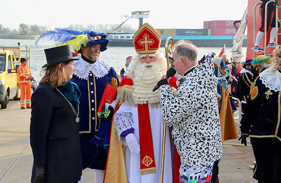 Sinterklaas feestelijk onthaald in Tiel