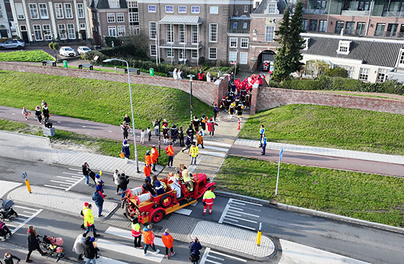 Sinterklaas feestelijk onthaald in Tiel