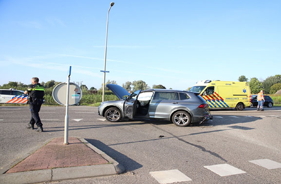 Twee auto's lopen zware schade op bij ongeval in Lienden
