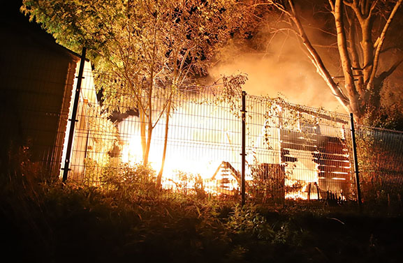 Stacaravan in brand bij de jachhaven aan de Helling in Culemborg