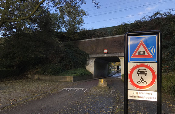 Afsluiting 'gevaarlijke' tunnel massaal genegeerd