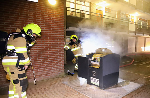 Brand in ondergrondse container aan de Neerijnenlaan in Tiel