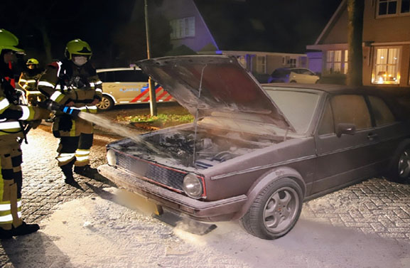 Autobrand aan de Dijkmanzoet in Tiel