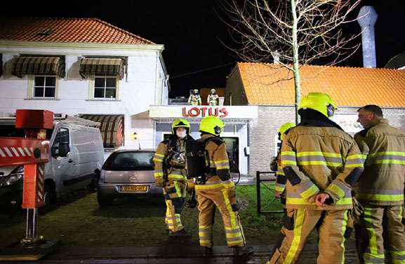 Rook uit het plafond bij restaurant Lotus in Tiel