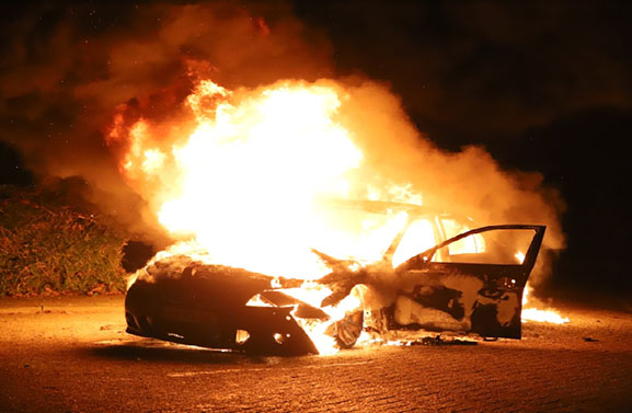 Auto uitgebrand aan de Harriet Freezerstraat in Tiel