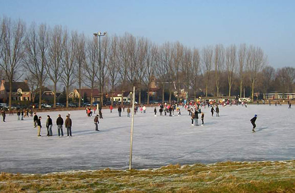 IJsbaan in Enspijk moet deels wijken voor nieuwe carpoolplaats