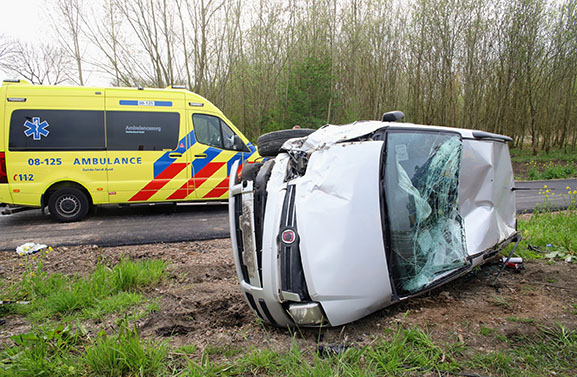 Flinke ravage bij ongeval op de Rijksstraatweg in Buurmalsen