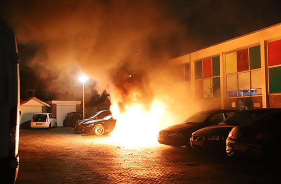 Eigenaar voor tweede keer gedupeerd door autobrand Korte Binnenhoek Tiel