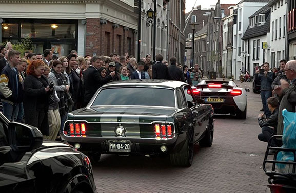 Luxe bolides en glimmende jurken, na twee jaar zijn er weer examengala's