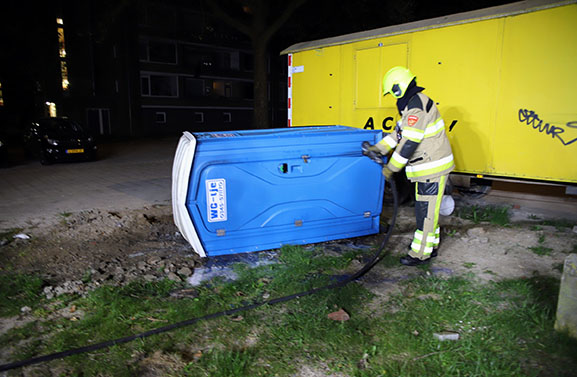 Brandweer rukt uit voor brandend DIXI toilet in Tiel