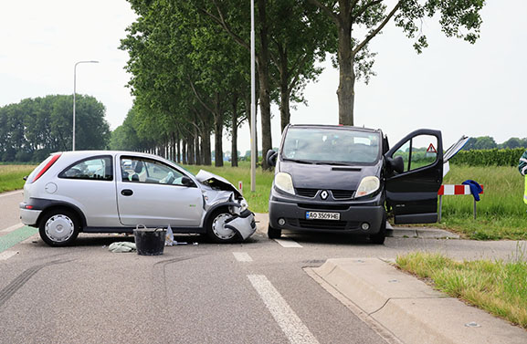 Vijf gewonden op de provincialeweg bij Ravenswaaij