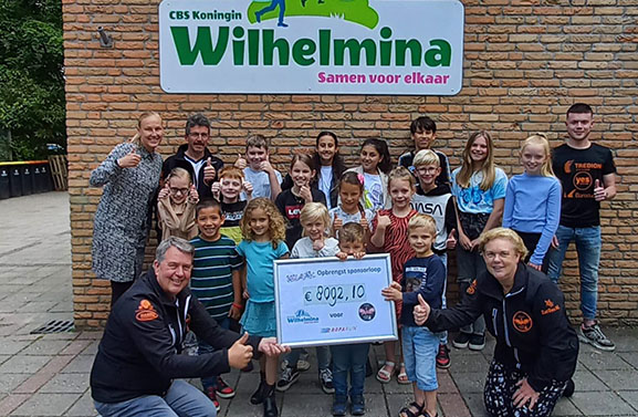Koningin Wilhelminaschool Leerdam haalt ruim 8000 euro op voor Roparun-team