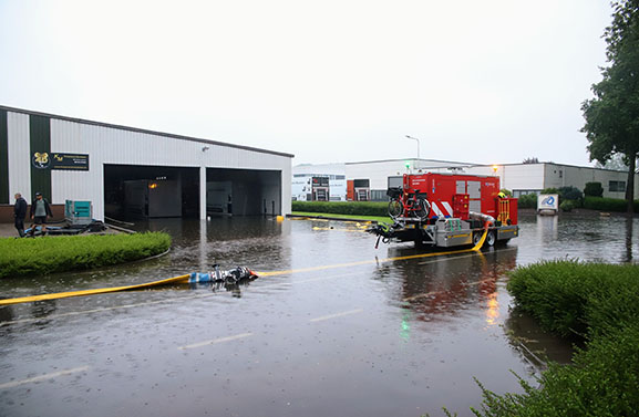 Veel wateroverlast op het industrieterrein in Geldermalsen