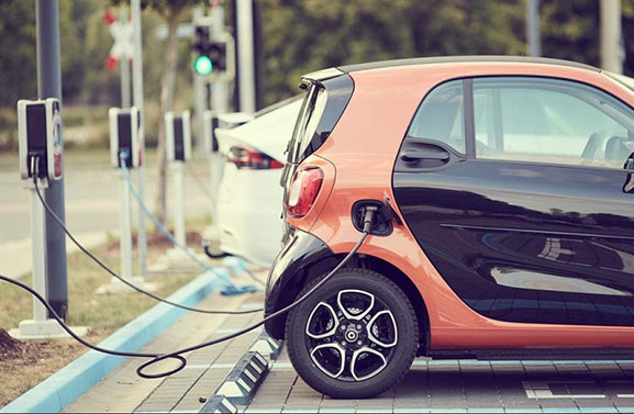 54 nieuwe parkeerplaatsen voor opladen van Tielse elektrische voertuigen