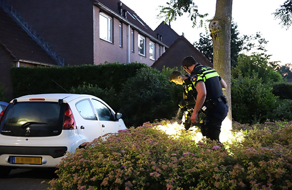 Auto komt tot stilstand tegen andere auto na achtervolging door politie