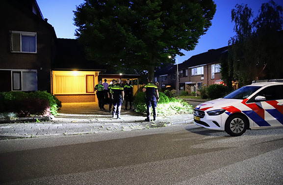 Auto komt tot stilstand tegen andere auto na achtervolging door politie