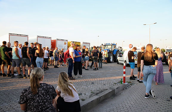 Boeren bezetten distributiecentrum AH in Geldermalsen