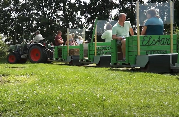 Ook deze zomer weer met de Elstar Express door de boomgaard in Ommeren