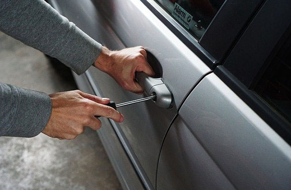 Tielse politie pakt vermoedelijke verdachte auto-inbraken op