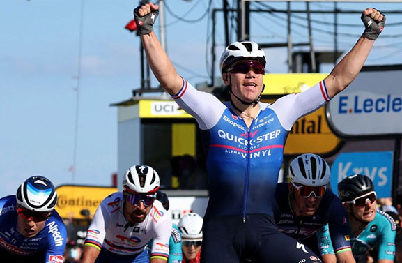 Fabio Jakobsen wint etappe in debuut Tour de France