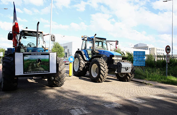 Boeren blokkeren opnieuw het Albert Heijn distributiecentrum