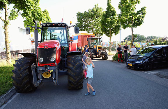 Boeren blokkeren opnieuw het Albert Heijn distributiecentrum